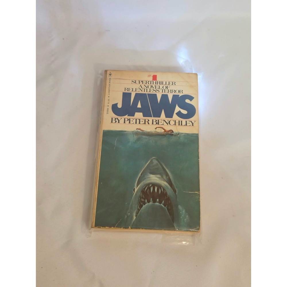Vintage 1975 Relentless Terror Paperback Book "Jaws" By Peter Benchley.